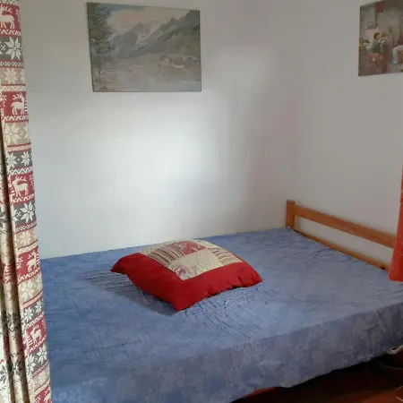 Apartment Combes Blanche 1 & 2-7 *